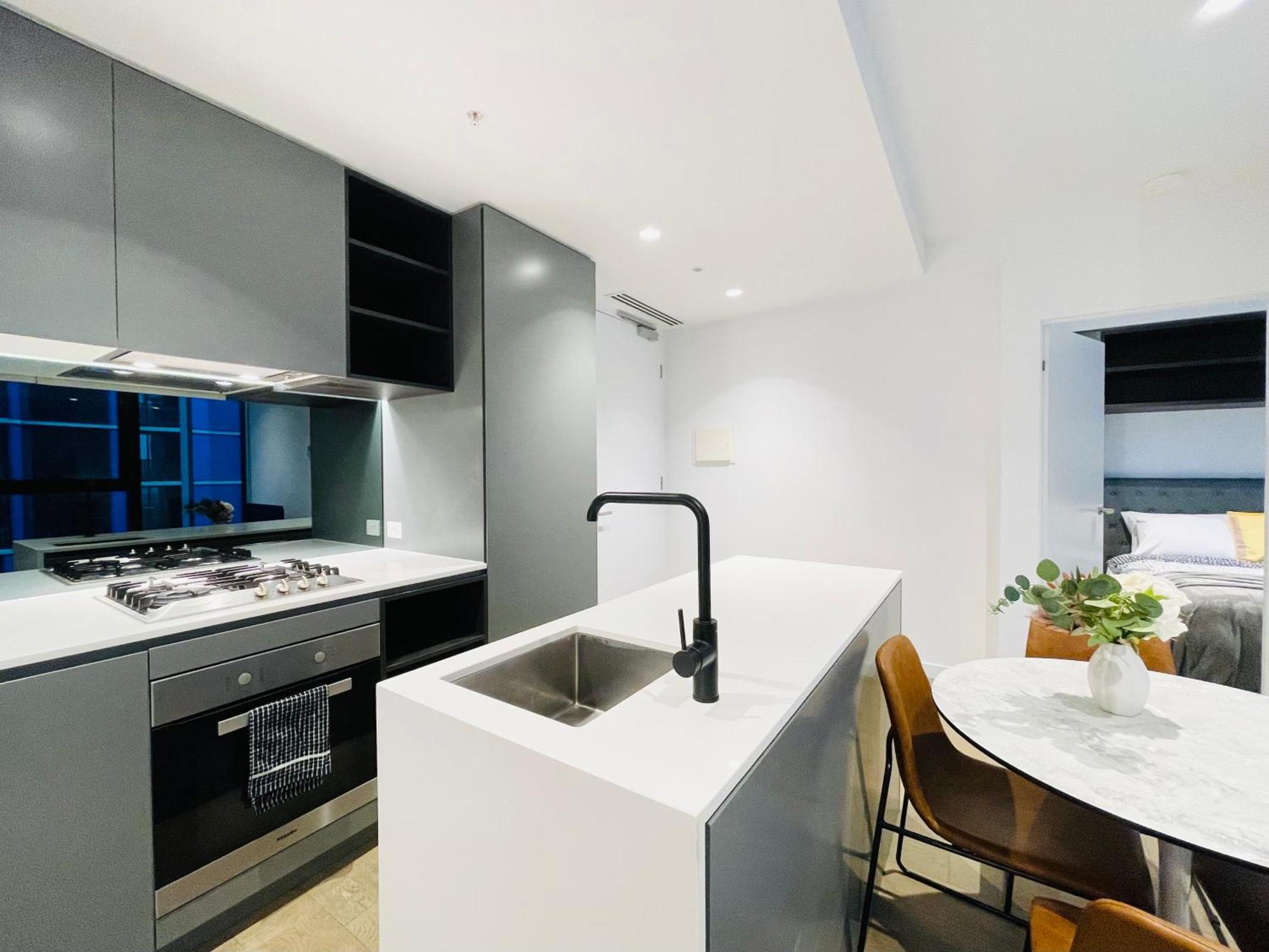 Mega Style Apartments Victoria One Melbourne Exterior foto